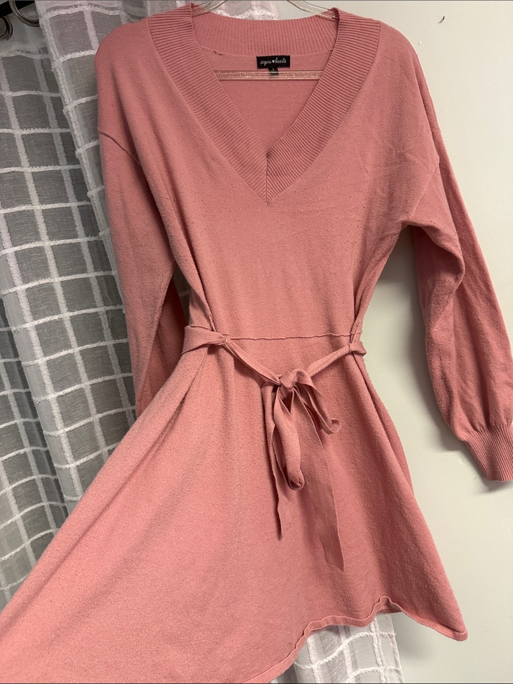Classic Vintage Style Pink V-Neck Tie-Waist Sweater Dress